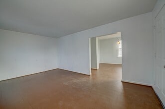 6136 Jackson Ave in Berkeley, MO - Building Photo - Building Photo