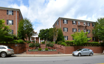 Patricia Apartments in Larchmont, NY - Foto de edificio - Building Photo