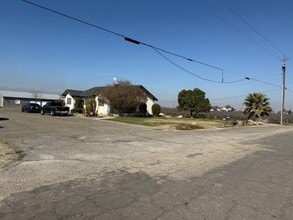 7595 S Peach Ave in Fowler, CA - Building Photo - Building Photo