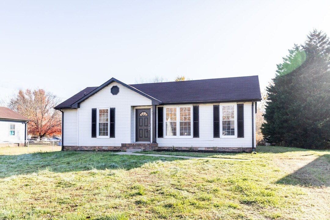 553 Lorie Ln in Clarksville, TN - Foto de edificio