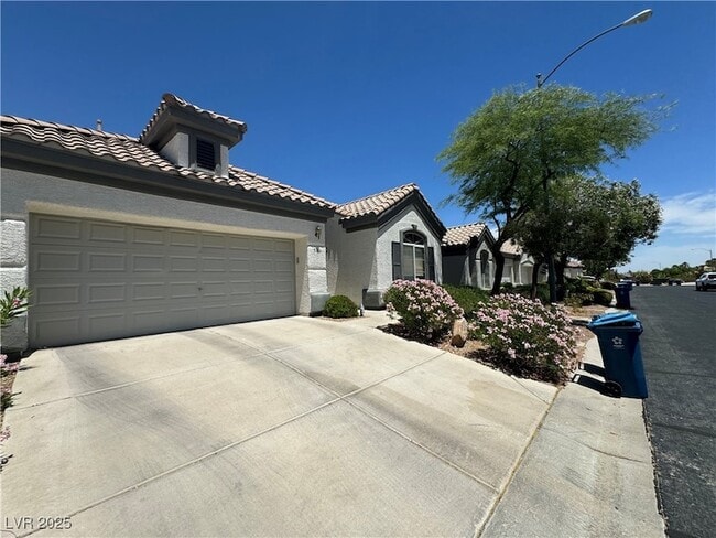 9746 Glittering Star Ave in Las Vegas, NV - Building Photo - Building Photo
