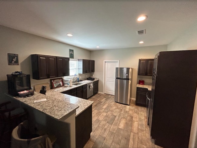 122 Scarborough St in Nacogdoches, TX - Building Photo - Building Photo