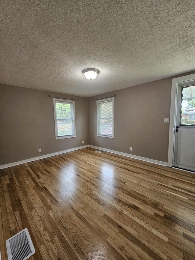 345 Illinois St in Carpentersville, IL - Building Photo - Building Photo