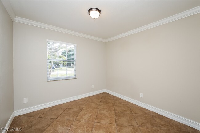 984 Jolly Rd in North Fort Myers, FL - Foto de edificio - Building Photo
