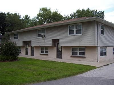 Mulberry Manor in Portage, IN - Foto de edificio