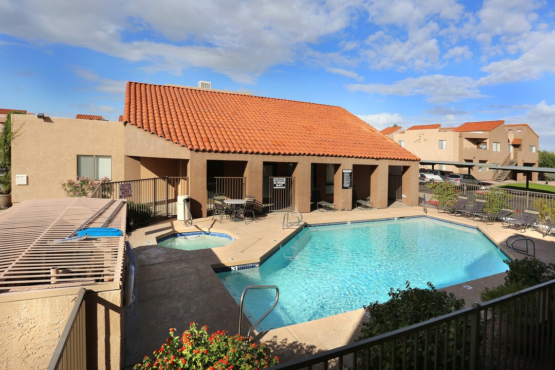 Desert Wind Apartments in Phoenix, AZ - Building Photo