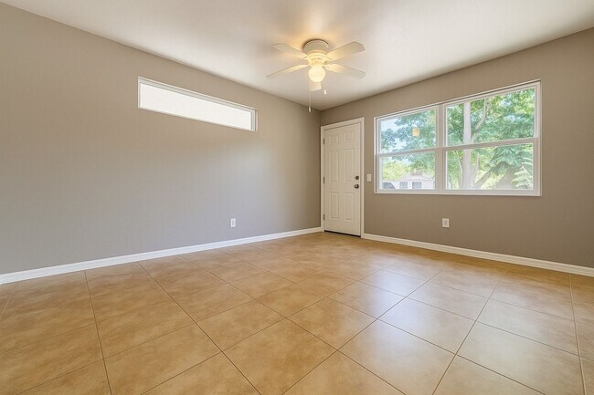 5440 Eleventh Ave-Unit -5444 in Ft. Myers, FL - Building Photo - Building Photo