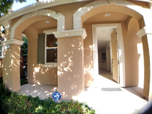 5254 Moonlit Bay Way in Sacramento, CA - Foto de edificio - Building Photo