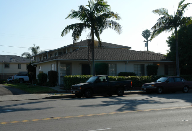 2839 State St in Santa Barbara, CA - Building Photo - Building Photo