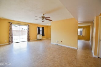 6525 W Mercer Ln in Glendale, AZ - Building Photo - Building Photo