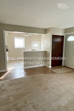 20215 Woodward St in Clinton Township, MI - Building Photo - Building Photo