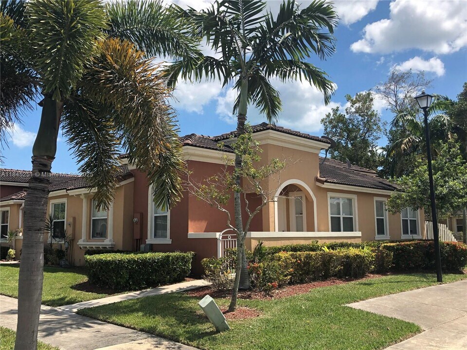10996 SW 237th Ln in Homestead, FL - Building Photo