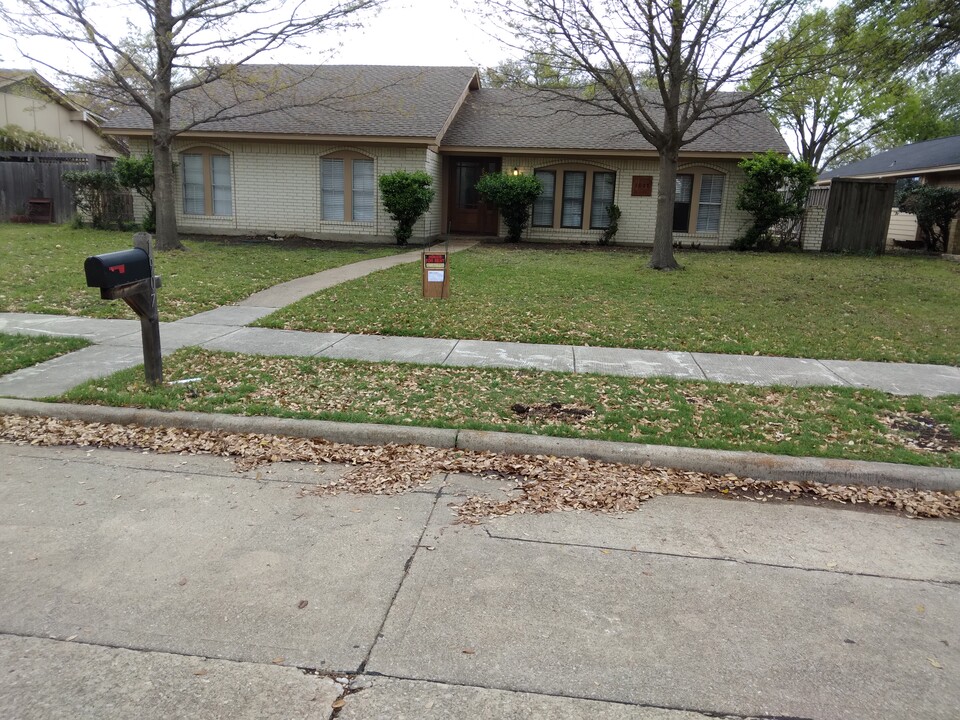 1907 Columbia Dr in Richardson, TX - Building Photo