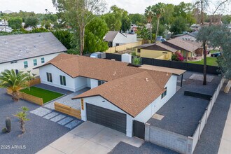 9205 E Laurel Ln in Scottsdale, AZ - Building Photo - Building Photo