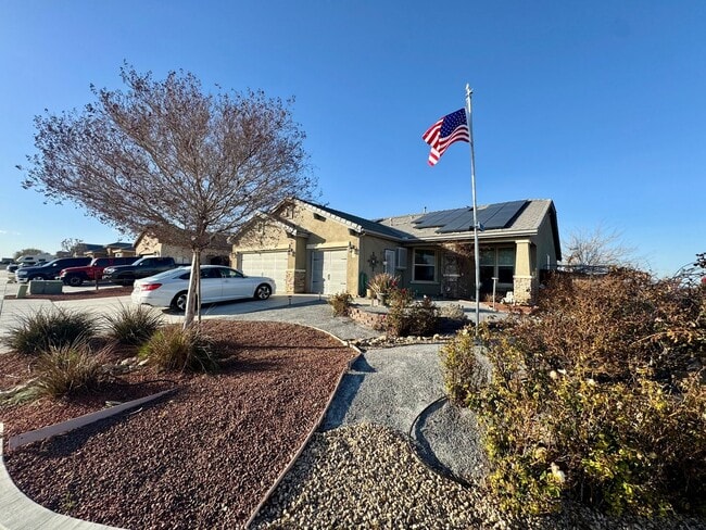 13998 Old Mill Ln in Victorville, CA - Building Photo - Building Photo