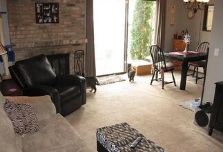 1006 Westbrooke Way, Unit 1 in Hopkins, MN - Building Photo - Building Photo