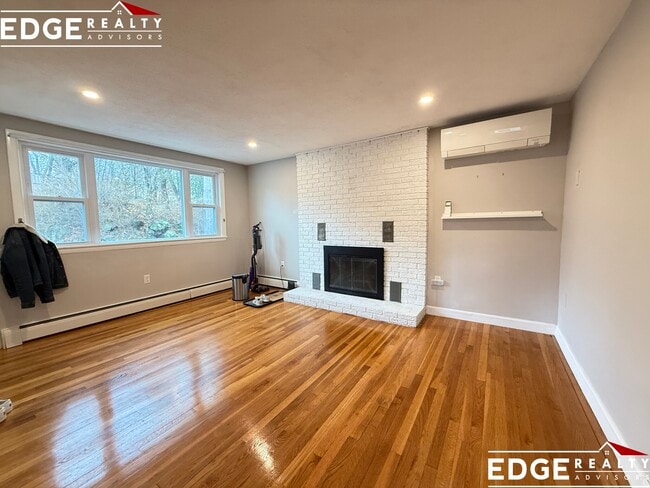 110 Pine Hill Cir in Waltham, MA - Building Photo - Building Photo