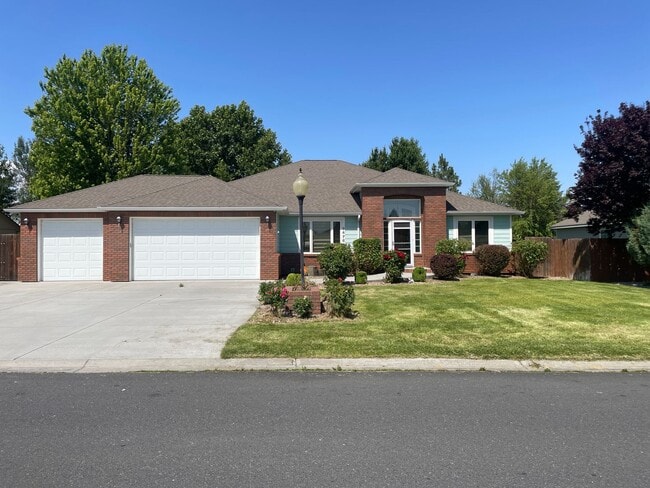 property at 9476 Viewcrest Rd