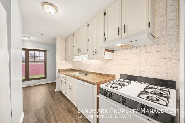 654 Cambridge Ave in Matteson, IL - Building Photo - Building Photo