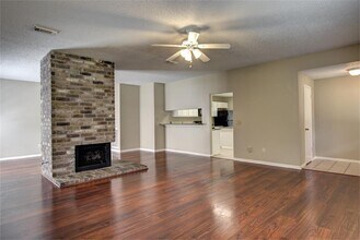 11 Cottage Grove Pl in Spring, TX - Building Photo - Building Photo