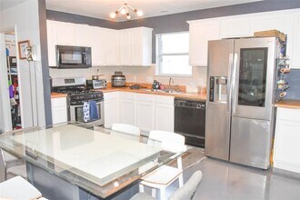 928 Sally Lunn Way in Pflugerville, TX - Building Photo - Building Photo