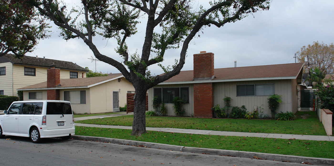 3676 Howard Ave in Los Alamitos, CA - Building Photo