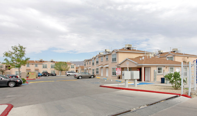 Geronimo Trail Townhomes, LTD in El Paso, TX - Building Photo - Building Photo