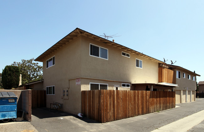 1210 S Athena Way in Anaheim, CA - Building Photo - Building Photo