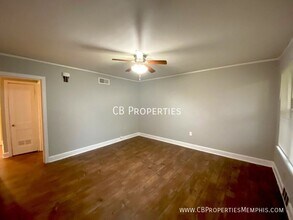 1032 N Evergreen St in Memphis, TN - Foto de edificio - Building Photo