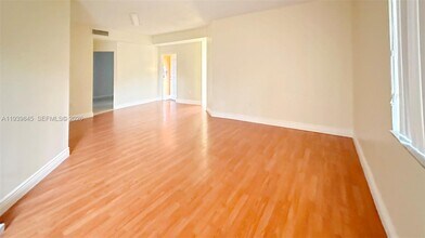 6928 SW 39th St in Davie, FL - Building Photo - Building Photo