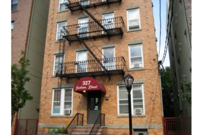 327 Jackson in Hoboken, NJ - Foto de edificio - Building Photo