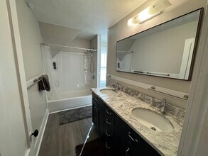 258 Main St, Unit 258 Main Street in Whitinsville, MA - Foto de edificio - Building Photo