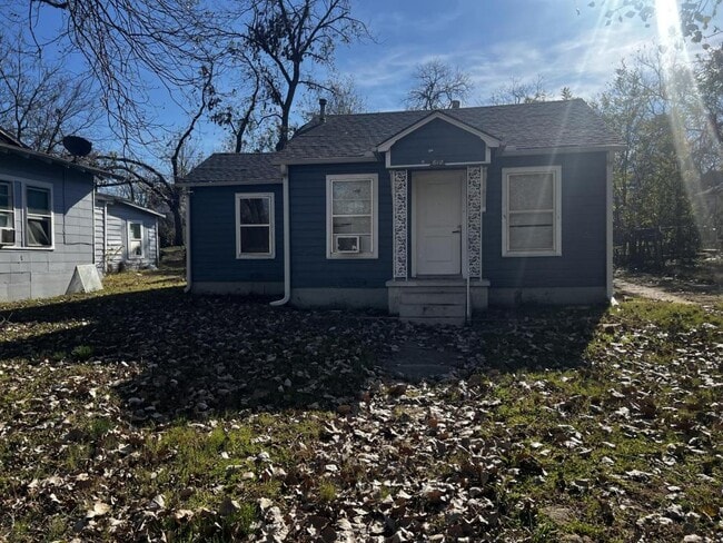 property at 612 E Gandy St