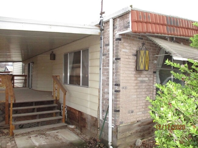 1490-1490 1/2 Thomas Rd in Medford, OR - Building Photo - Building Photo