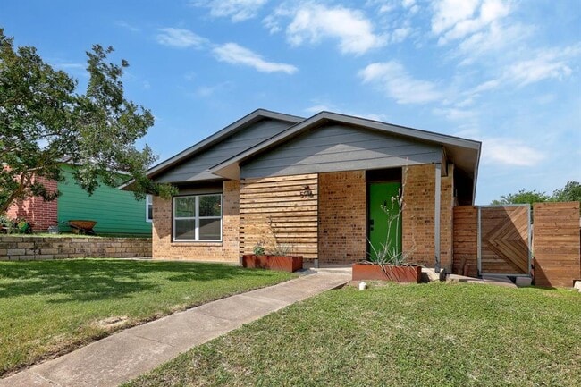 5916 Signal Point in Austin, TX - Building Photo - Building Photo
