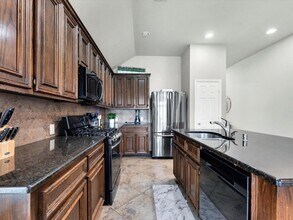 2042 Shore Breeze Dr in Pearland, TX - Building Photo - Building Photo