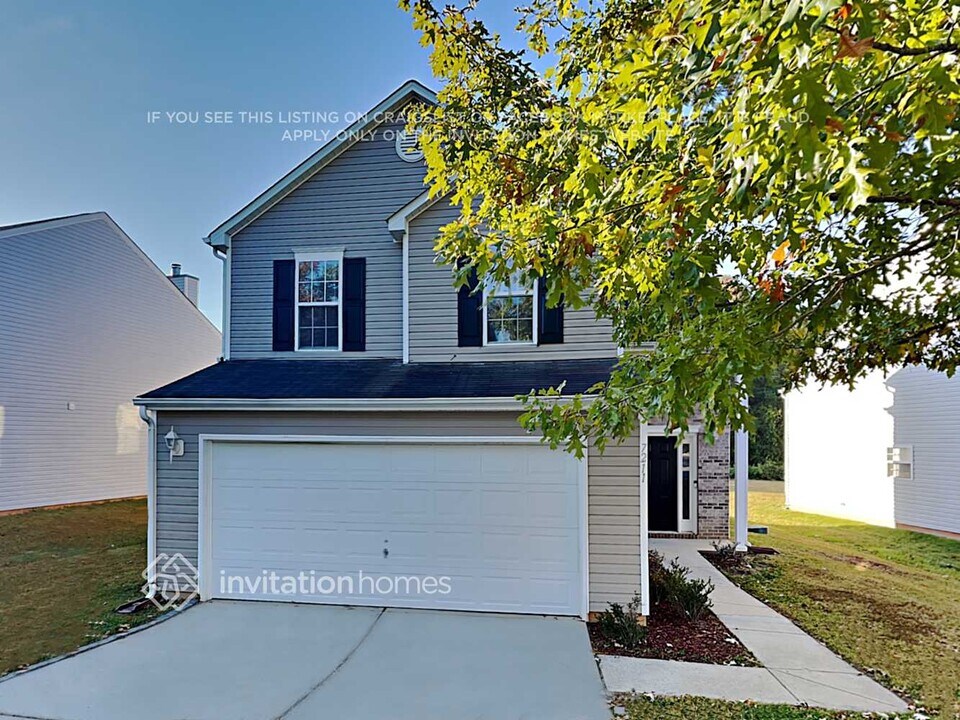 7211 Hidden Creek Dr in Charlotte, NC - Foto de edificio