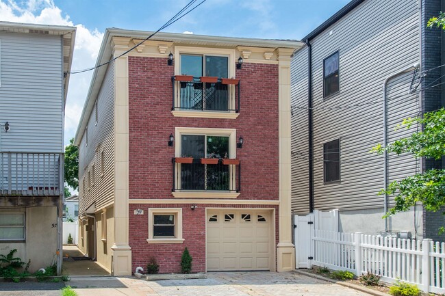 property at 59B Bleecker St