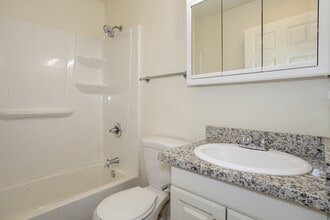 Victoria Apartments in Yuba City, CA - Building Photo - Building Photo