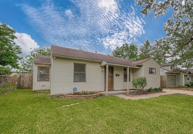 2051 Santa Rosa St in Houston, TX - Building Photo - Building Photo