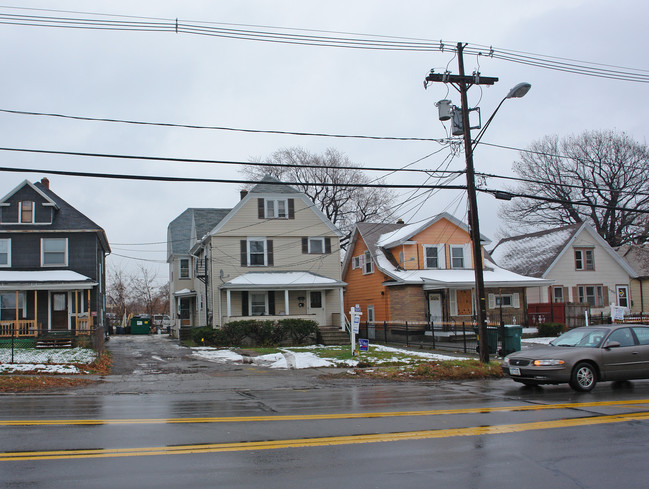 380 Seneca Ave in Rochester, NY - Foto de edificio - Building Photo