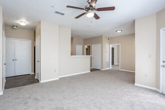 Regal Park in Forest Park, GA - Foto de edificio - Interior Photo
