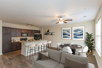 Madison Crest Apartment Homes in Madison, TN - Building Photo - Building Photo