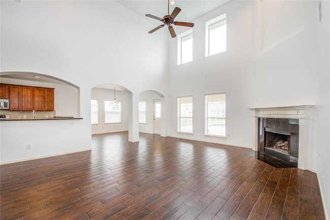 5111 Lakeside Ave in Baytown, TX - Building Photo - Building Photo