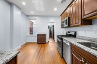 15 Warwick Rd, Unit 3 in Brookline, MA - Foto de edificio - Building Photo