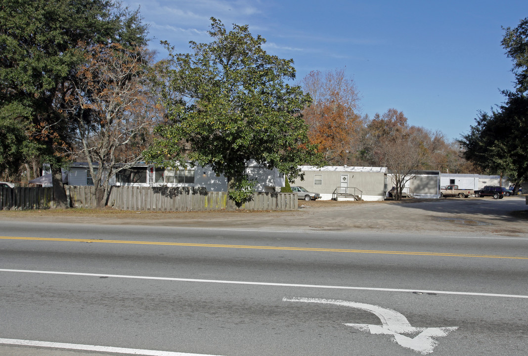 Colony Oaks Mobile Home Park in Savannah, GA - Building Photo