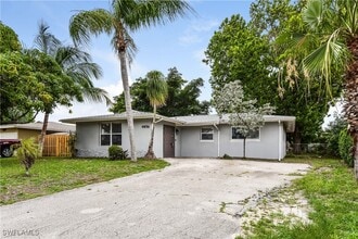 4856 Deleon St in Ft. Myers, FL - Building Photo - Building Photo