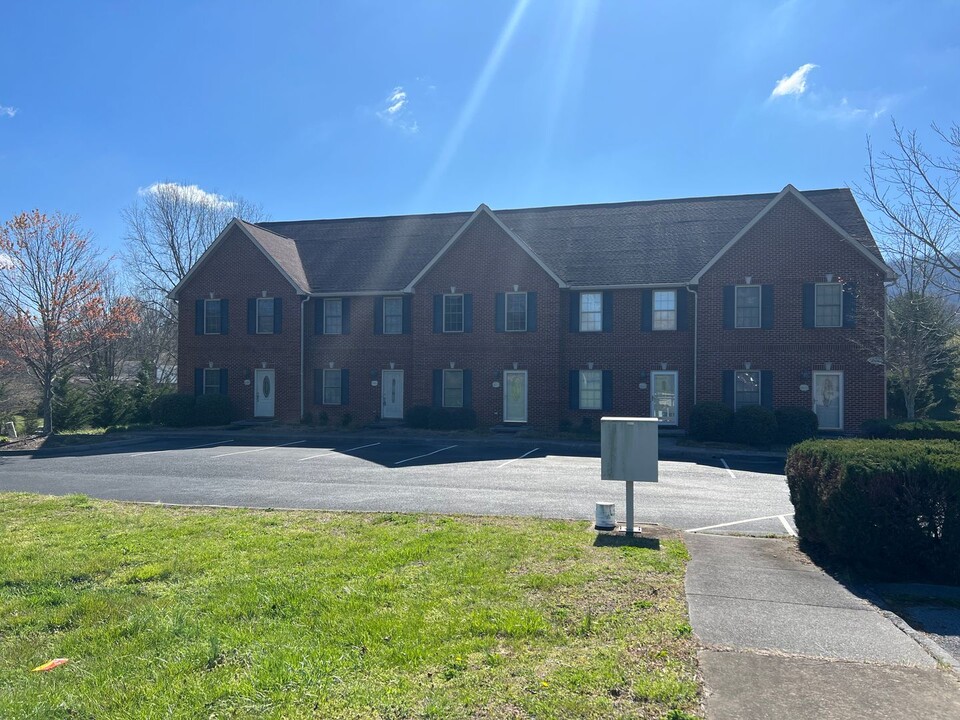 1709 Cherokee Rd in Johnson City, TN - Building Photo