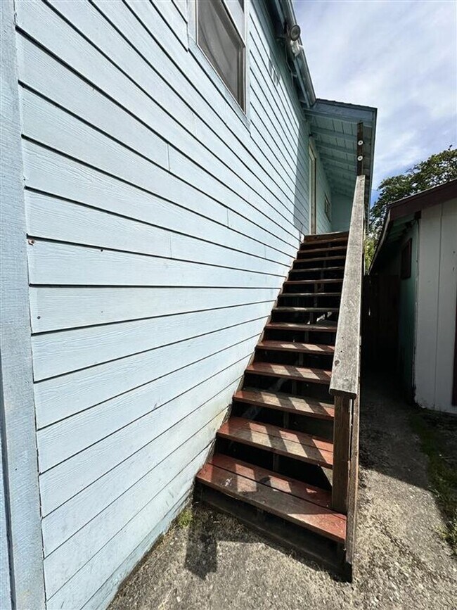 503 S Main St in Canyonville, OR - Building Photo - Building Photo