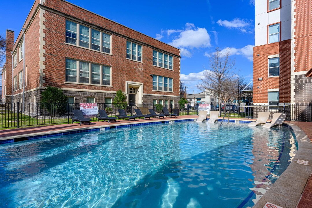 West Campus Lofts in Waco, TX - Foto de edificio